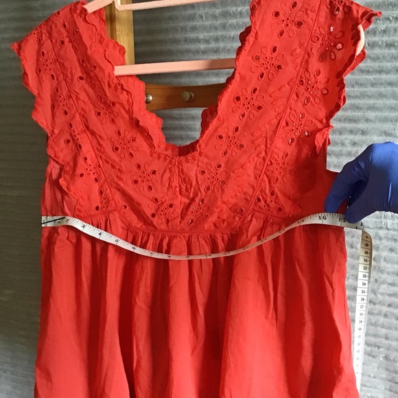 Summer staple coral red eyelet peasant top - Picture 5 of 10